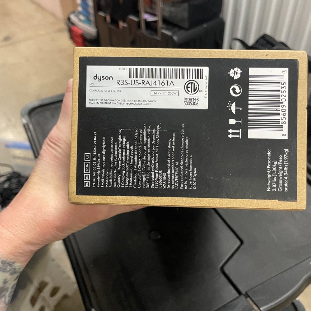 New Dyson Corrale™ straightener (Copper/Nickel) full size cordless flatiron. - Picture 4 of 9